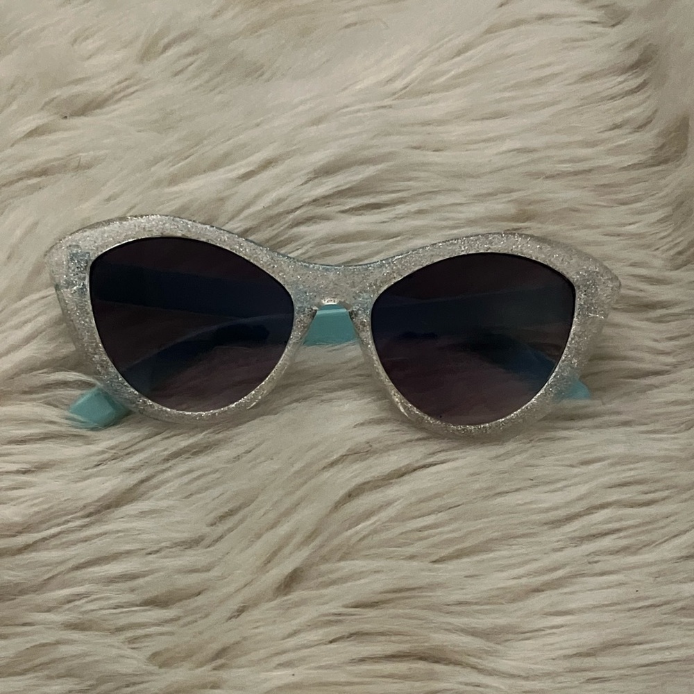 Little Girls Fashion Sparkle Sunglasses. Great for Summer!